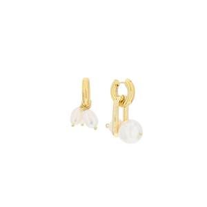 Timeless pearly earrings with pearls